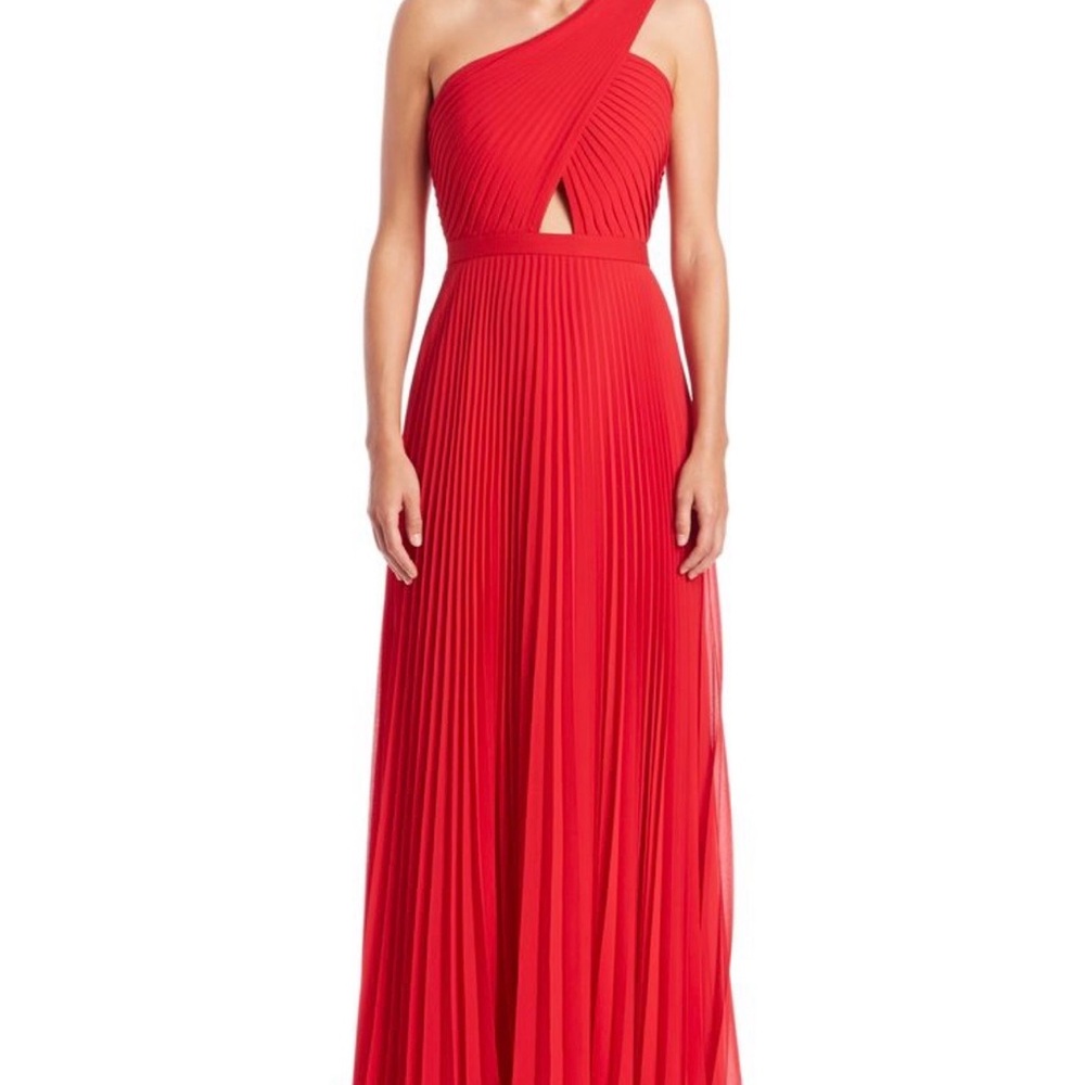 BCGBMAXAZRIA  Red One-Shoulder pleated skirt full length Dress in NWOT condition
